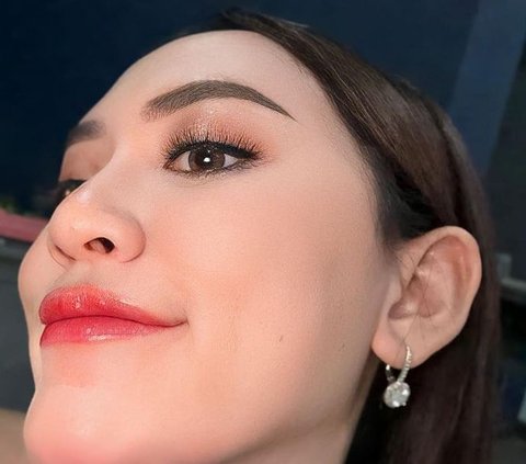 Koleksi Foto Lucu Happy Asmara, Ratu Ambyar yang Selfie Terlalu Dekat dan Nge-Zoom