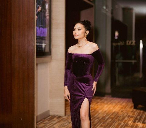 Glamor with Velvet Dress, Latest Portrait of Prilly Latuconsina After Losing 8 Kg