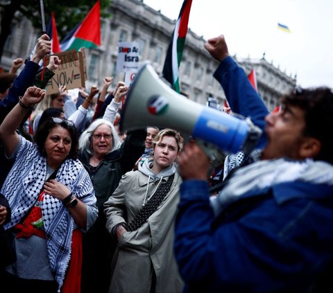 FOTO: 10.000 Orang Gelar Aksi Solidaritas Palestina di Inggris, Kecam Serangan Biadab Israel ke Rafah