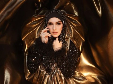 Irish Bella Conducts Latest Photoshoot, Appears Perfect with Glamorous Style Adorned in Gold