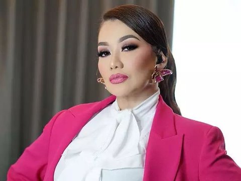 Genap Usai 49 Tahun, Intip Potret Transformasi Reza Artamevia yang Tetap Awet Cantik