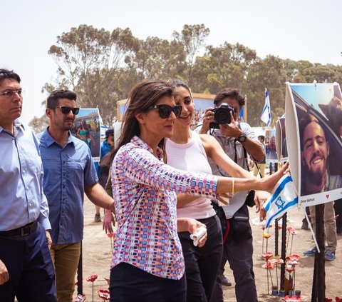 Former US Presidential Candidate Writes 'Finish Them' on Israeli Missile Fired into Rafah