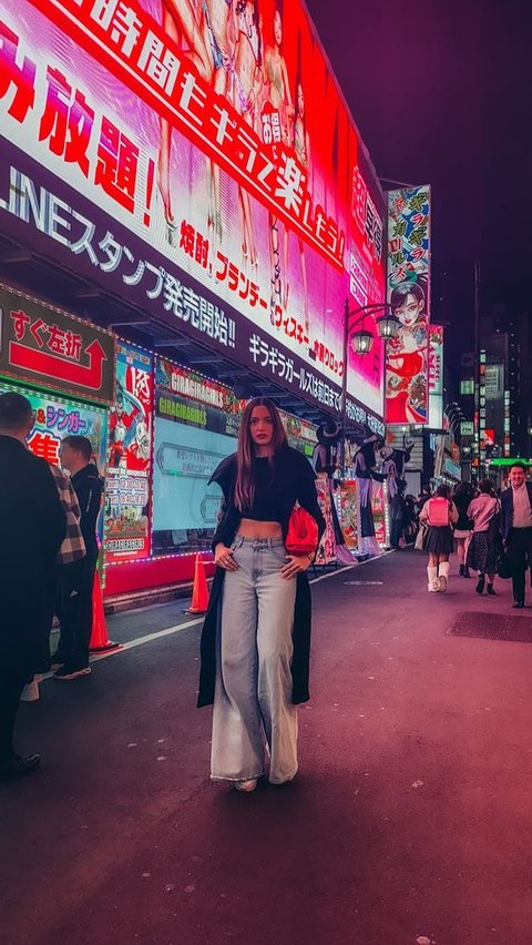 Simple Yet On-Point Outfits Chosen by Nia Ramadhani During Her Vacation in Japan