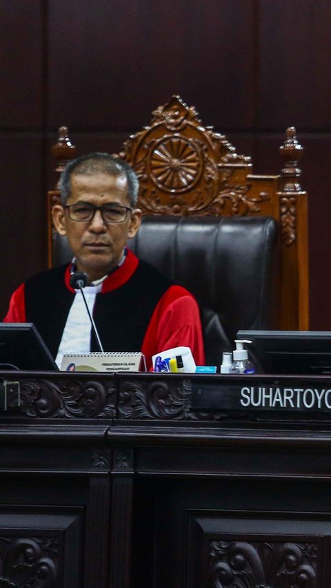 Momen Sidang MK! Hakim Saldi Isra Sindir Pengacara Caleg Selalu Bilang Siap, Seperti Latihan Tentara