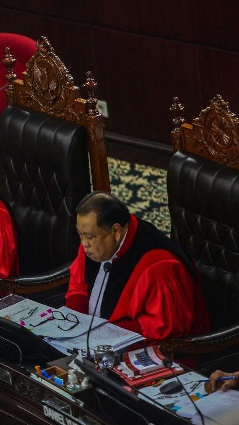 Pedas Hakim MK Arief Sindir KPU di Sidang Sengketa Pileg, Hadir Setelah Viral Dimarahi!<br>