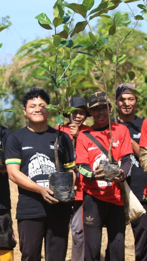 Telkom Dukung Pemulihan 82,1 Ha Lahan Kritis Melalui Reboisasi 33.800 Bibit Pohon