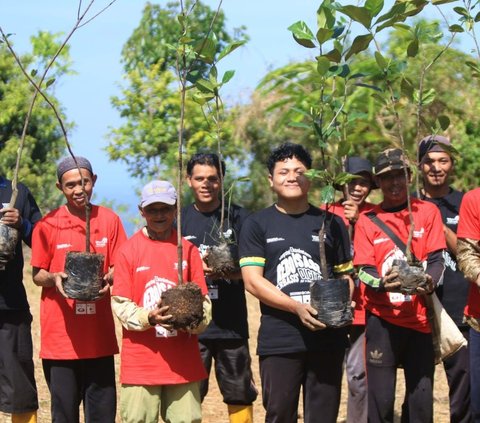 Telkom Dukung Pemulihan 82,1 Ha Lahan Kritis Melalui Reboisasi 33.800 Bibit Pohon