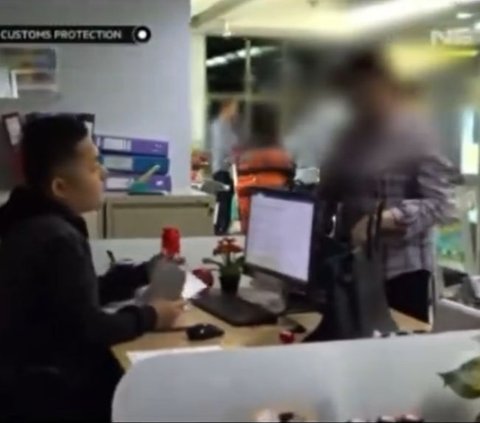 Viral Man Tears Hermes Bag in Front of Customs Officer for Refusing to Pay Rp26 Million Tax