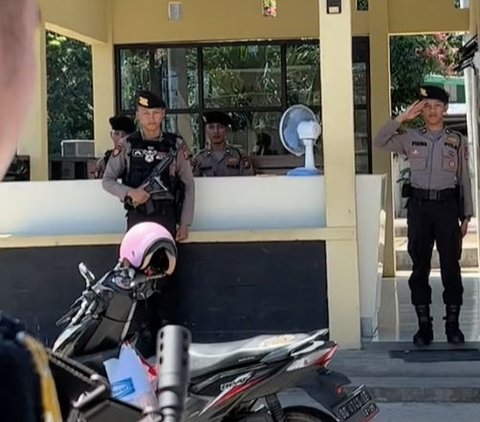 Salah Posisi Hormat, Bintara Petugas Jaga di Pos Penjagaan Langsung Dihukum Komandan Polisi
