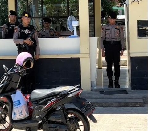 Salah Posisi Hormat, Bintara Petugas Jaga di Pos Penjagaan Langsung Dihukum Komandan Polisi