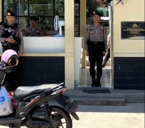Salah Posisi Hormat, Bintara Petugas Jaga di Pos Penjagaan Langsung Dihukum Komandan Polisi