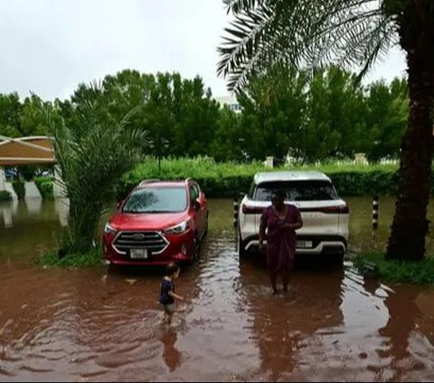 FOTO: Potret Dubai Kembali Dilanda Banjir, Mobil Mahal Terendam hingga Rumah Mewah Dipasang Karung Pasir