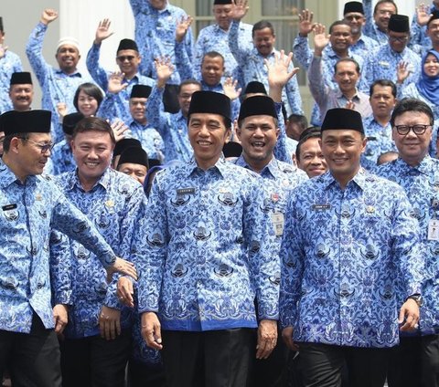 Jokowi Will Provide Retirement Money and BPJS Allowance for Village Heads