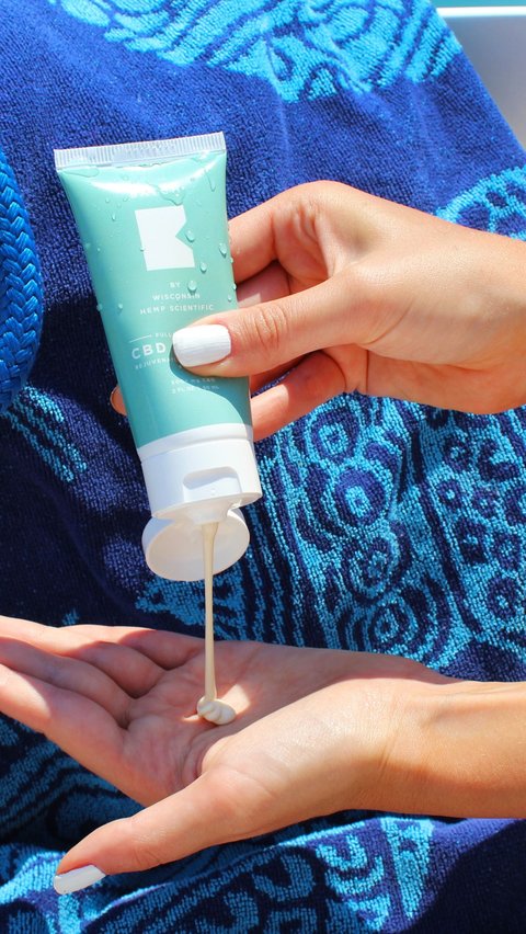 1. Pertimbangkan Sunblock dengan Minimal SPF 30<br>