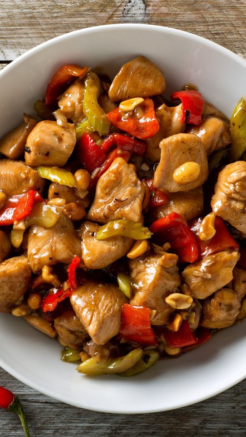 Resep Ayam Kung Pao, Hidangan Klasik Tiongkok yang Pedasnya Menantang