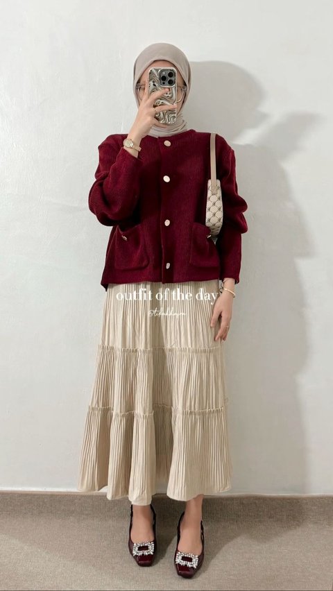 Look 2: Maroon Cardigan with Plisket Skirt<br>