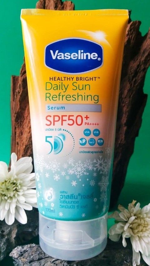2. Vaseline Healthy Bright Daily Sun Refreshing Serum SPF 50+ PA++++<br>