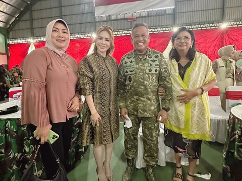 Potret Akrab Momo Geisha Bersama Jenderal Bintang 3 TNI, Penampilannya Mencuri Perhatian