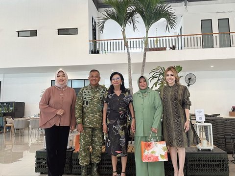 Potret Akrab Momo Geisha Bersama Jenderal Bintang 3 TNI, Penampilannya Mencuri Perhatian