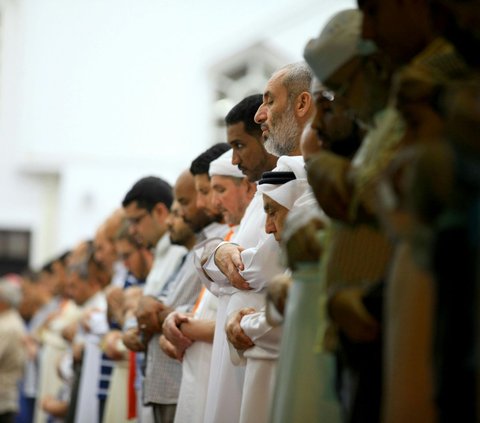 Don't Miss Friday Prayers, Its Rewards are Equivalent to Performing Hajj Four Times in a Month