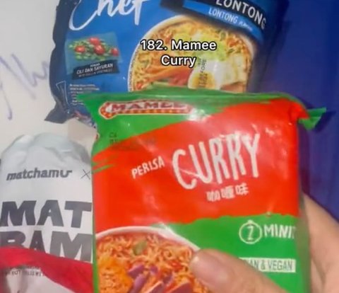 This Woman Collects Instant Noodle Wrappers, Stored Neatly like Precious Items