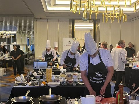 The Excitement of the Battle of Chefs Cooking Lamb into Western Menu