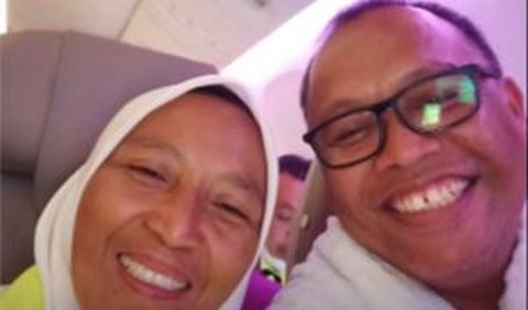 Duka mendalam pun masih menyelimuti suami Ibu Popon, Endang, setelah pemakaman sang istri. <br>