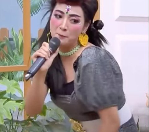 Hesti Purwadinata's Reaction When She Found Out Her Video Parodied Dewi Perssik Went Viral