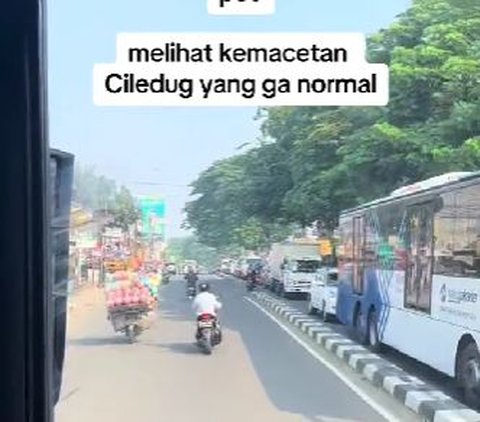 Macetnya Ngga Ngotak, Di sepanjang jalan Ciledug, hampir semua kendaraan yang ada adalah bus.