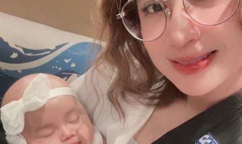 Kompak dan Bahagia, 8 Potret Dewi Perssik Momong Cucu, Rayakan Ulang Tahun Baby Nawla Bersama Rosa Meldianti