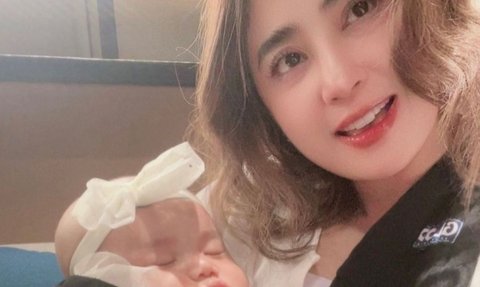 Kompak dan Bahagia, 8 Potret Dewi Perssik Momong Cucu, Rayakan Ulang Tahun Baby Nawla Bersama Rosa Meldianti