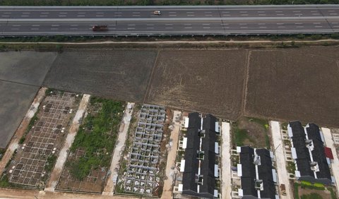 Selanjutnya ada Kredit Bangun Rumah (KBR), produk pembiayaan yang diberikan kepada peserta yang ingin membangun rumah pertama di atas tanah milik sendiri/pasangan.<br>