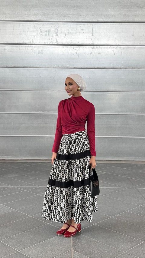 Hijab Outfit Tricks Get More Exciting with Patterned Skirt Combinations