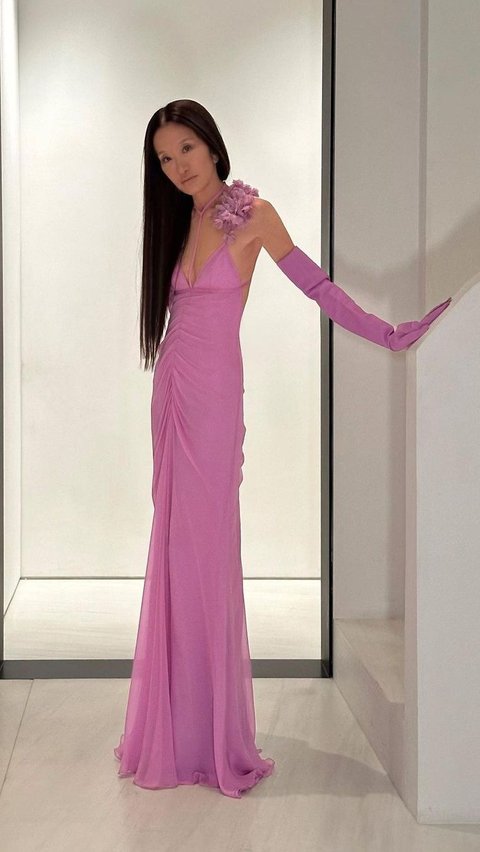At 74 Years Old, Designer Vera Wang's Appearance in Swimsuit Causes a Stir
