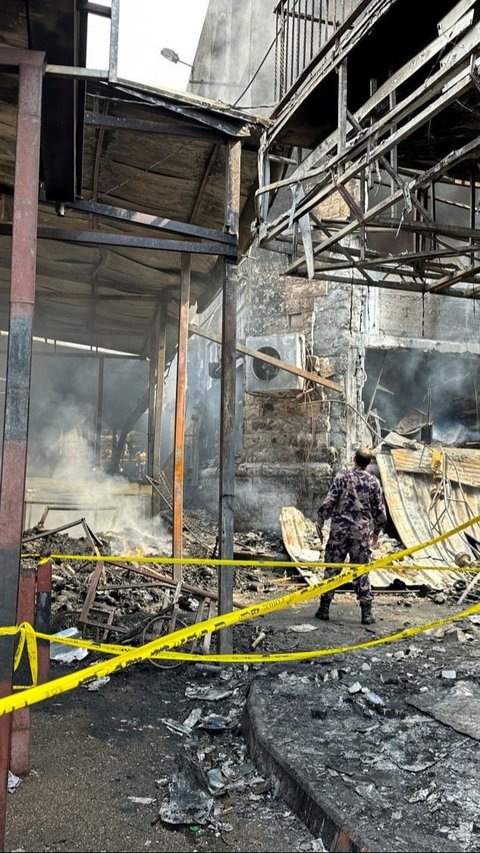 FOTO: Tak Puas Jatuhkan Bom di Rafah, Israel Makin Brutal Serang Pasar Tradisional di Ramallah Sampai Hangus<br>
