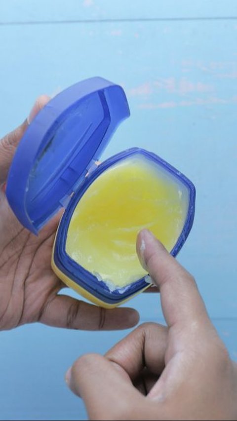 Cara Menggunakan Petroleum Jelly untuk Menghilangkan Komedo<br>