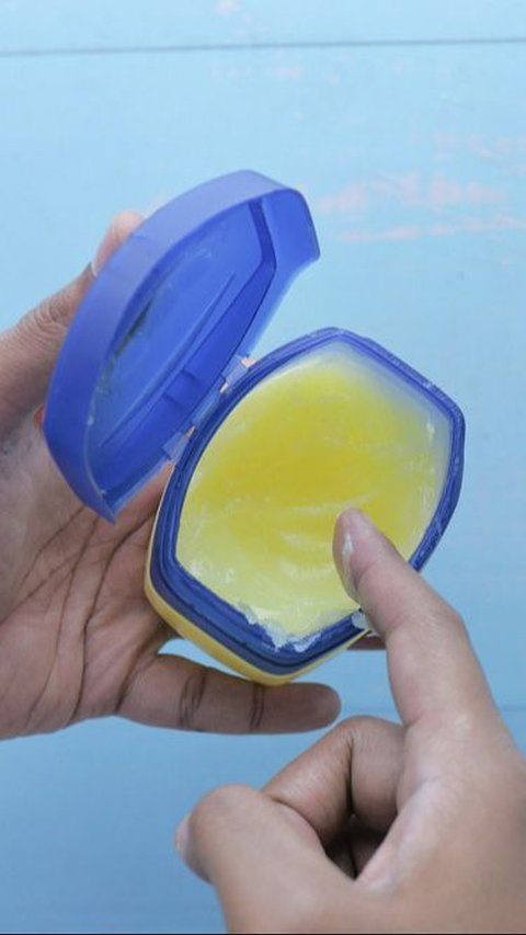 Cara Menggunakan Petroleum Jelly untuk Menghilangkan Komedo<br>