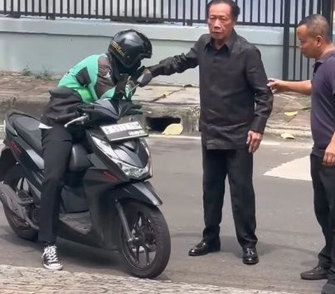 Sadar Yang di Bonceng Mantan Gubernur DKI Jakarta, Driver Ini Langsung Salim