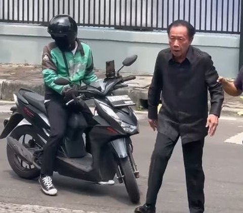 Sadar Yang di Bonceng Mantan Gubernur DKI Jakarta, Driver Ini Langsung Salim