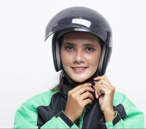 Wearing a Helmet for a Long Time? Don't Forget to Take Care of Your Scalp