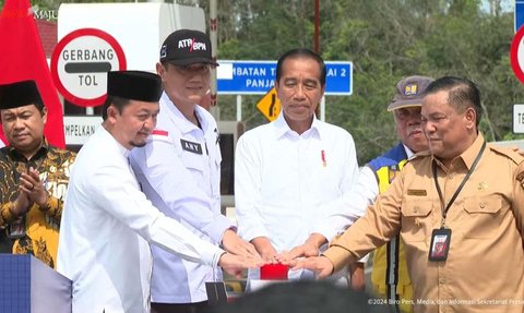 Telan Anggaran Rp4,8 triliun, Jokowi Resmikan Jalan Tol Pekanbaru-Padang Seksi 1 di Kampar