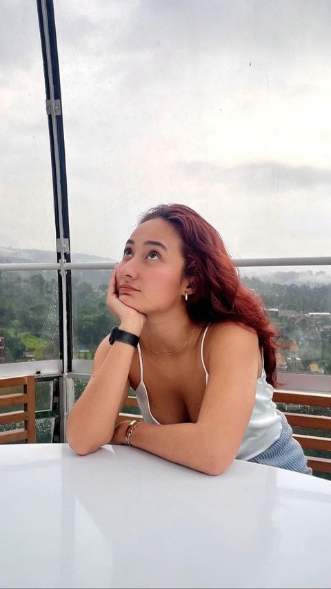 Sering Mengenakan Baju Simple