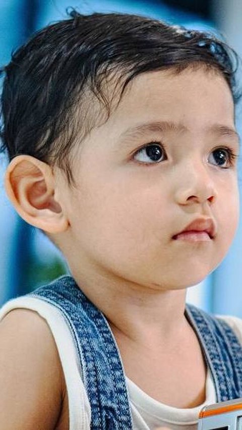 Potret Ganteng Don Verhaag, Anak Kedua Jessica Iskandar yang Segera Punya Adik <br>