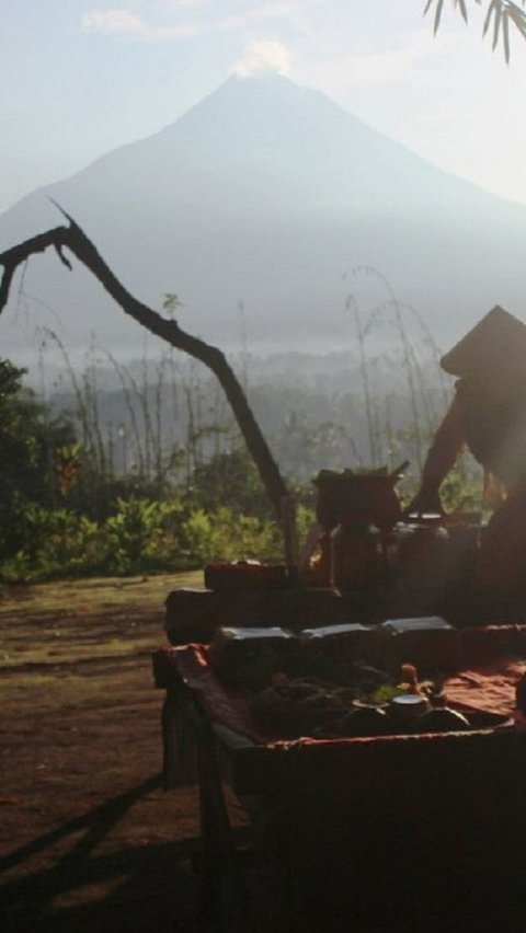 Gunung Merapi Muntahkan Awan Panas, Masyarakat Diimbau Jauhi Daerah Berbahaya