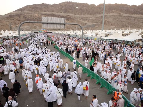 Pilgrims Must Have This Document for Staying in Arafah