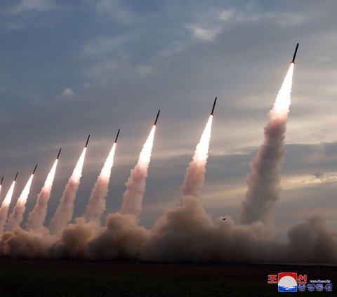 Korea Utara mengatakan, pihaknya telah menembakkan 18 rudal balistik jarak pendek selama latihan sebagai demonstrasi melancarkan serangan pendahuluan terhadap 
