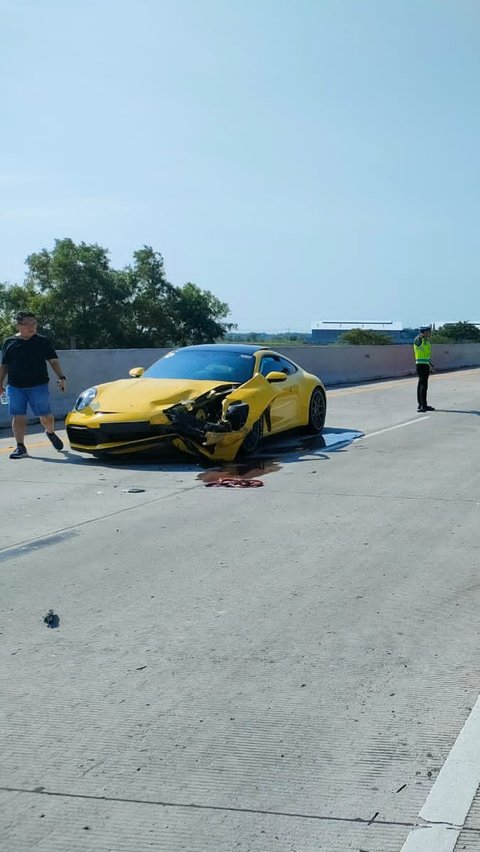 Porsche Ringsek Usai Tabrak Honda Jazz di Tol Kertosono, Ini Penyebabnya