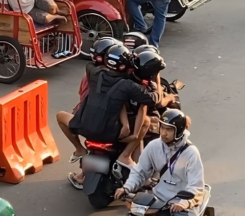 Viral Video of 6 People Riding on a Scooter, All Wearing Helmets, Netizens: 'The Police Will Be Confused to Fine Them'