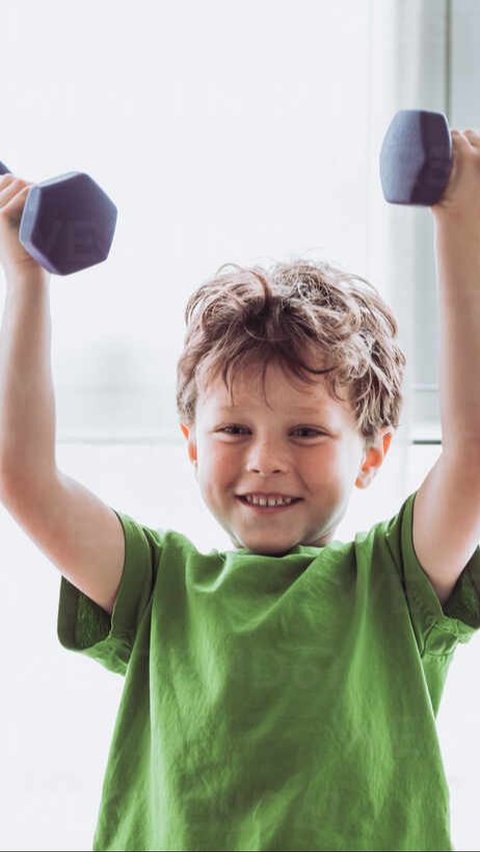 <b>Manfaat Latihan Angkat Beban pada Anak, Berikut Hal yang Harus Diperhatikan</b>