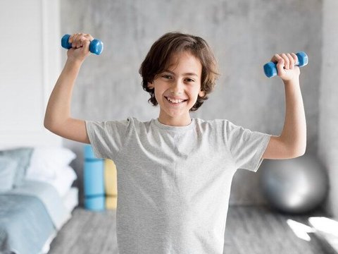 Manfaat Latihan Angkat Beban pada Anak, Berikut Hal yang Harus Diperhatikan